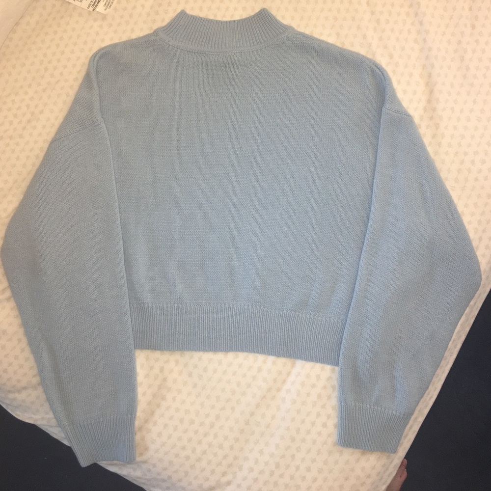 H&M Divided Pastel Blue Cropped Sweater 🦋